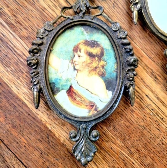 Vintage set of 3 ornate made in Italy brass framed photos - Picture 2 of 7